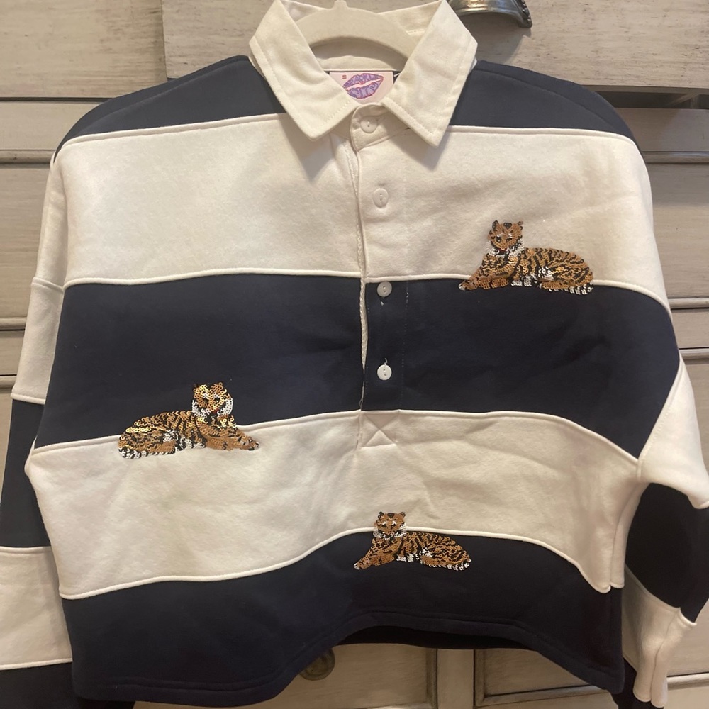 Sequin tiger sweatshirt small like new